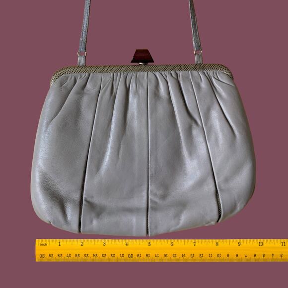 Vintage Jay herbert Grey Leather Pleated Purse with Bakelite Closure - Picture 6 of 6